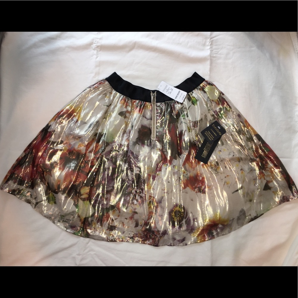 BEBE NWT back zip metallic shine floral skirt XS